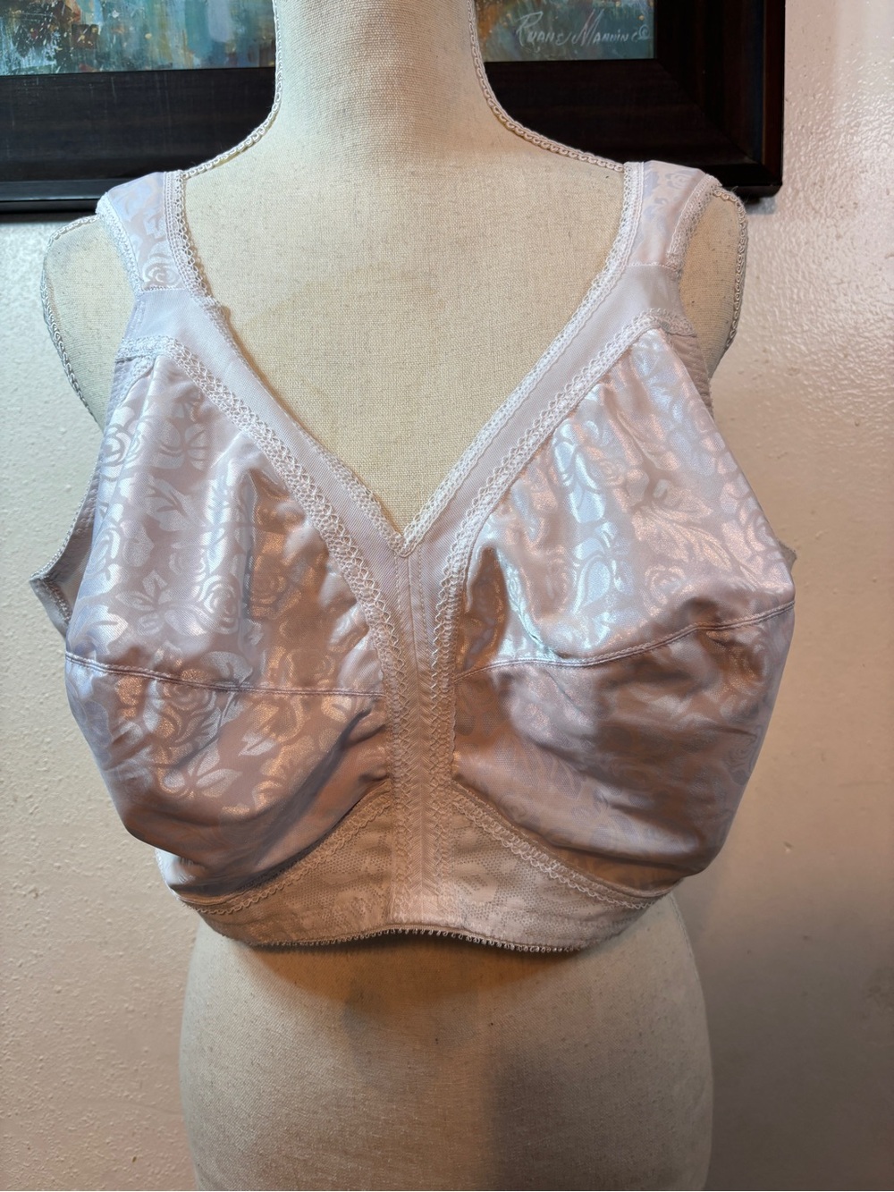 Playtex Shimmery Light Pink Full-Coverage Bra with Floral Jacquard